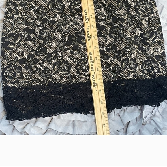 Marilyn Monroe Sexy Chemise - Picture 2 of 2